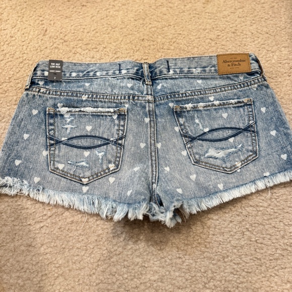 A&F NWT heart print denim shorts size 26 - Picture 2 of 5